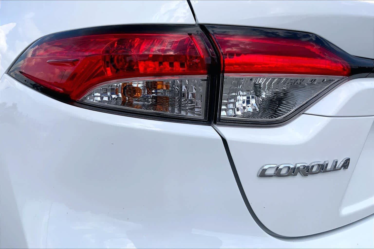 Used 2024 Ice Cap Toyota LE image 28