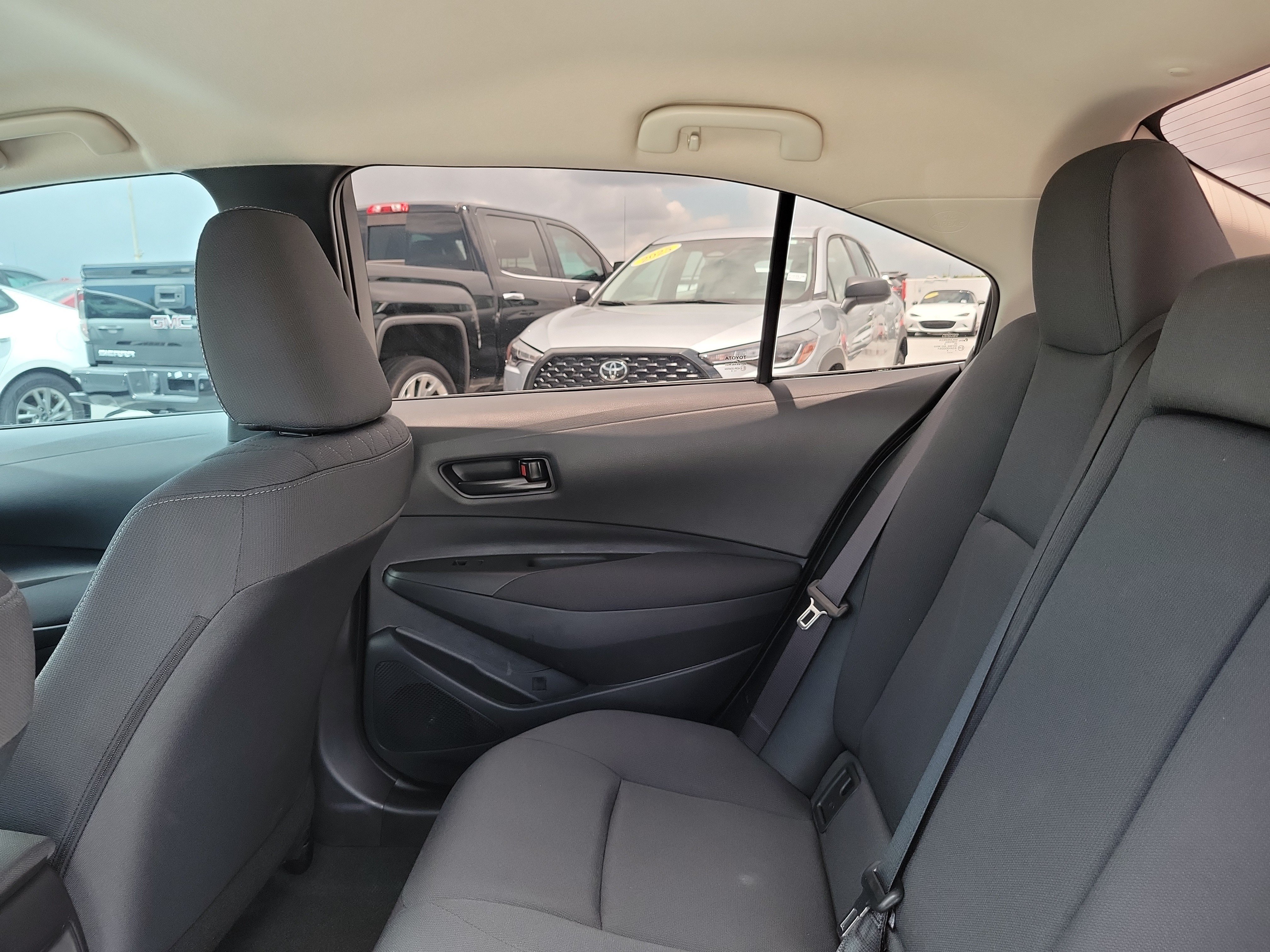 Used 2025 Underground/Mid Blk Met Toyota LE image 13