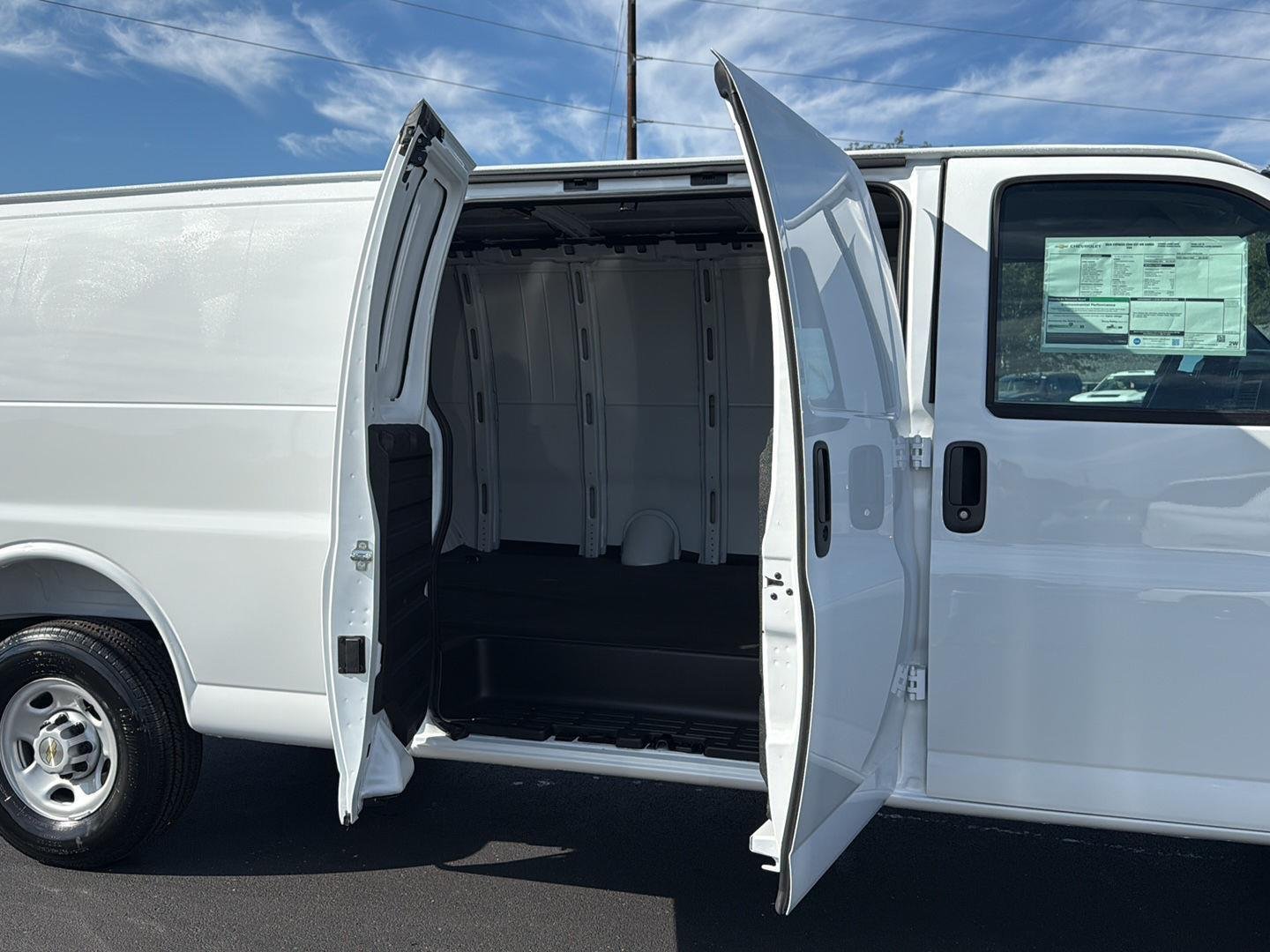 2025 Chevrolet Express Cargo Work Van - Photo 10