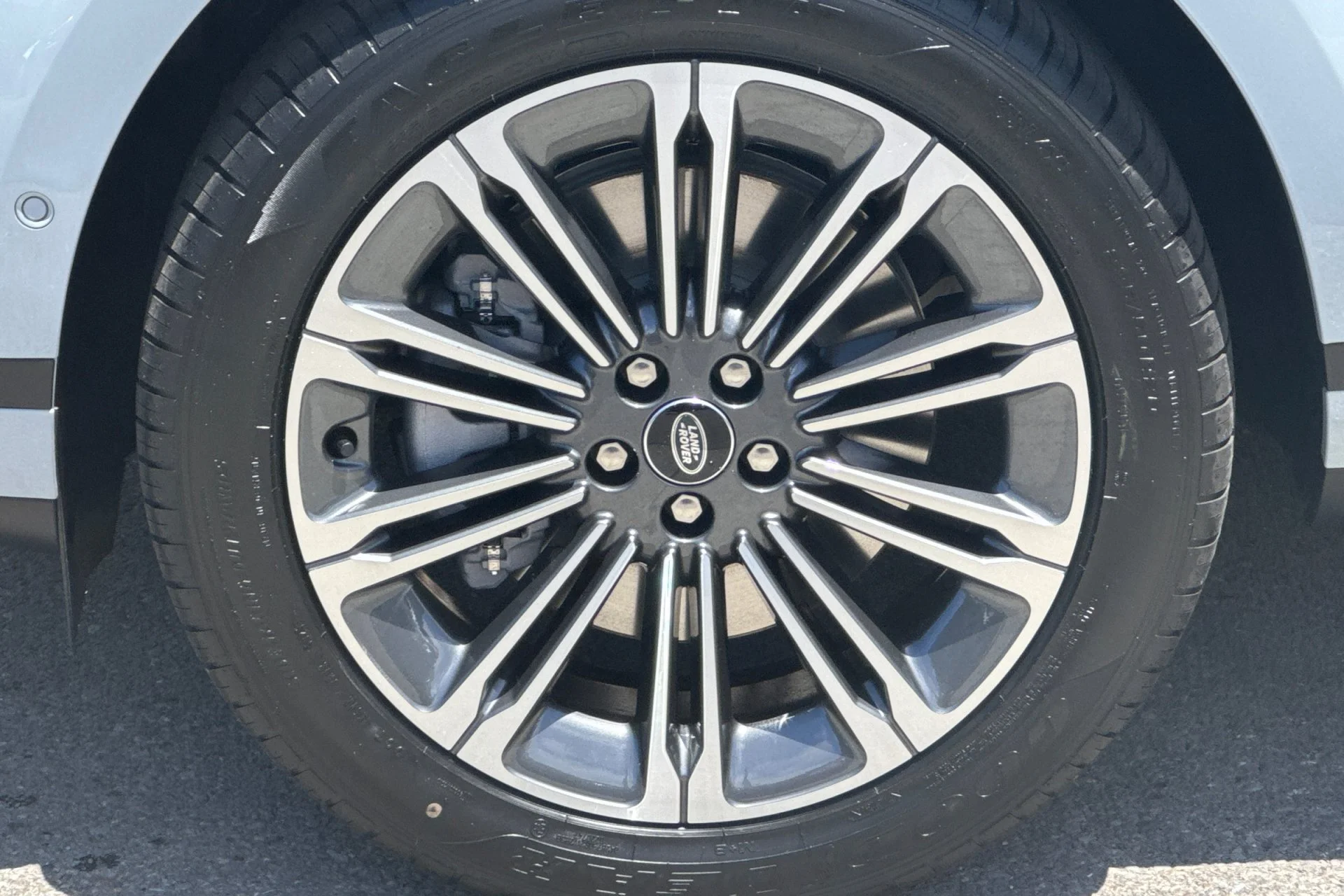 New 2026 ARROIOS GREY Land Rover Core S image 11