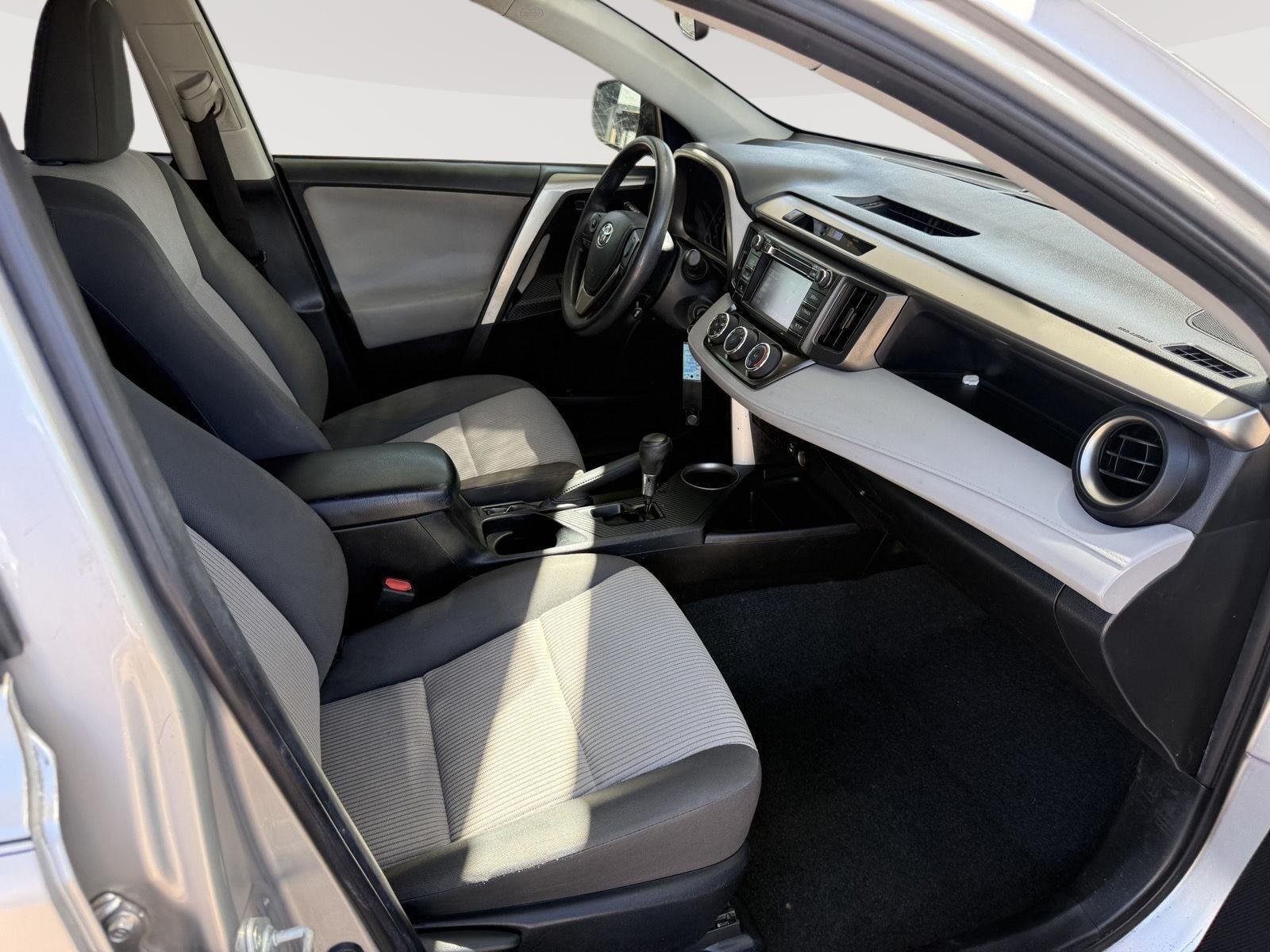 Used 2014 Classic Silver Metallic Toyota LE image 10