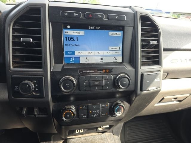 Used 2019 White Ford XL image 18