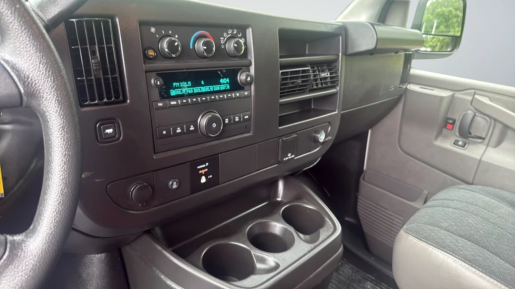 Used 2025 White GMC Work Van image 15