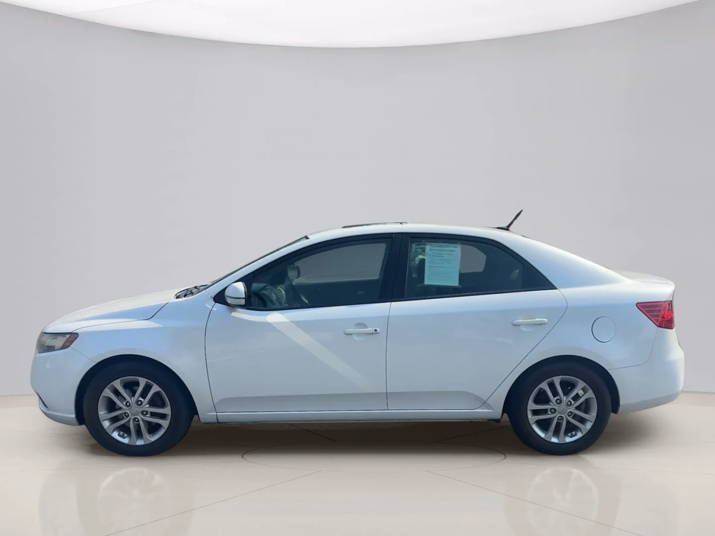 Used 2012 White Kia EX image 2