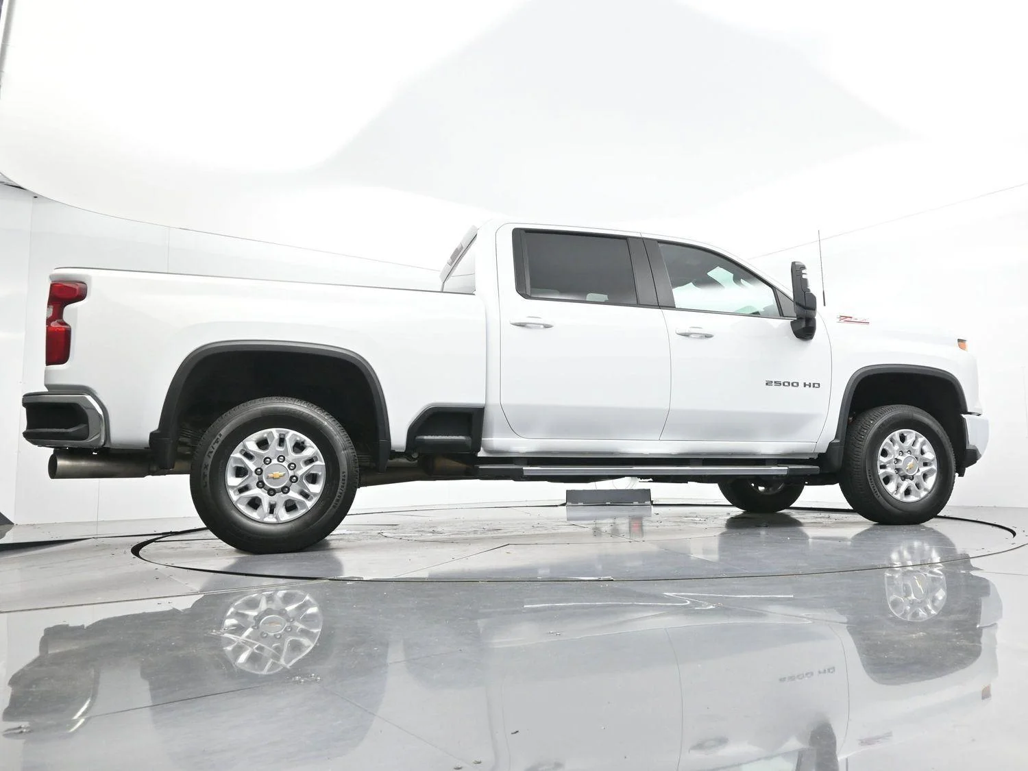 Used 2025 Summit White Chevrolet LT image 45