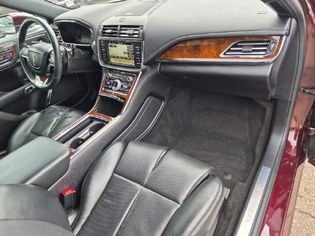 Used 2019 Red Lincoln Reserve image 32