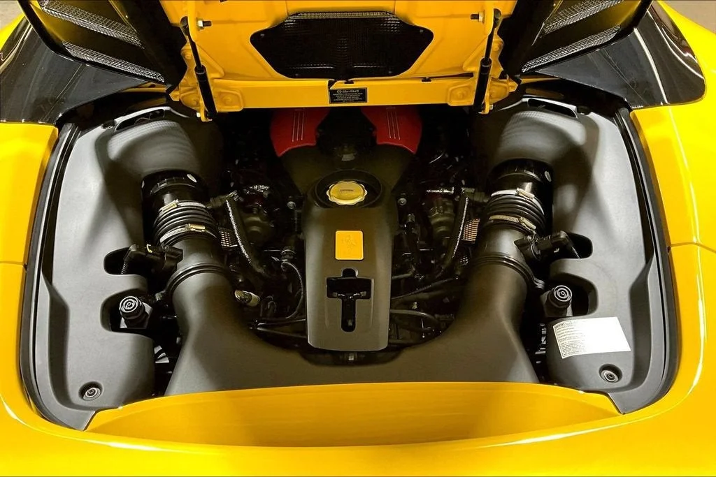 Used 2018 Giallo Modena Ferrari  image 24