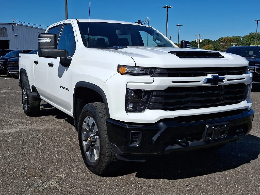 Used 2024 White Chevrolet Custom image 2
