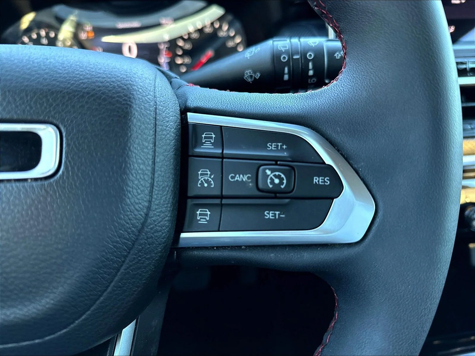 Used 2022 Diamond Black Jeep Trailhawk image 13