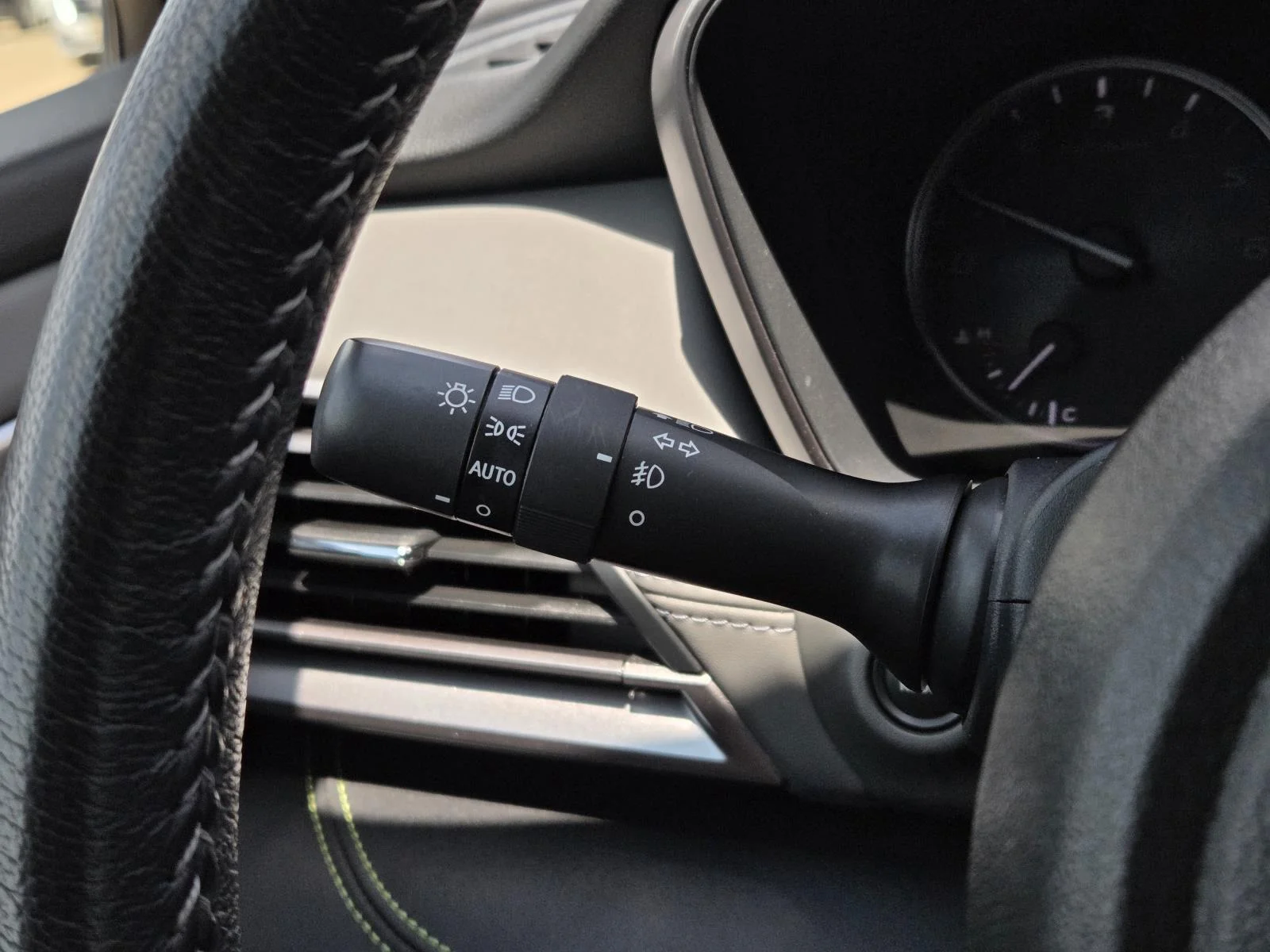Used 2023 Ice Silver Metallic Subaru Onyx Edition image 21