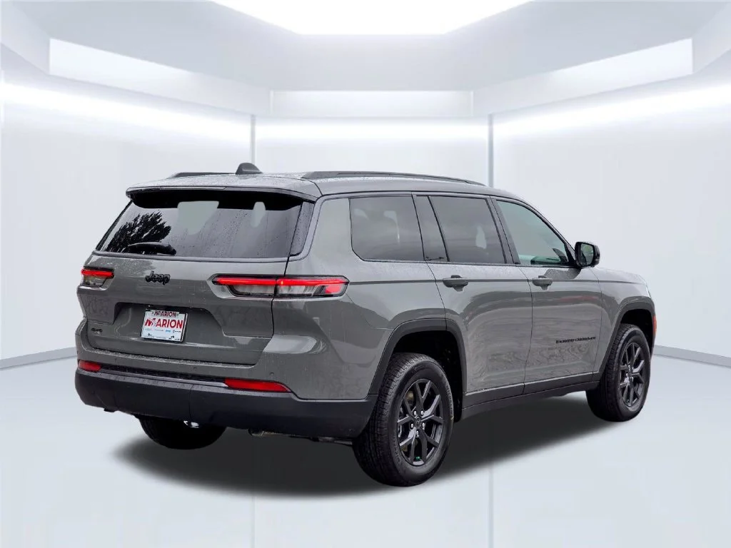 New 2027 Gray Jeep Laredo Altitude image 21