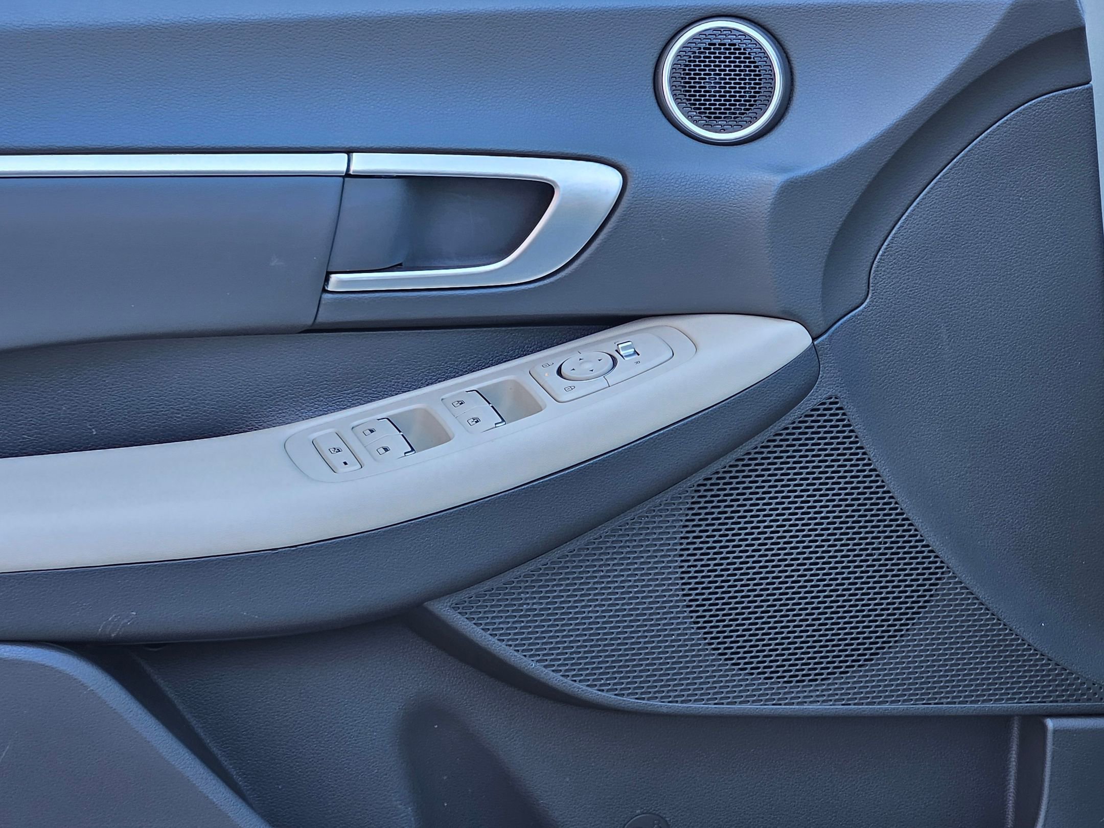 Used 2025 Aero Silver Hyundai SEL image 18