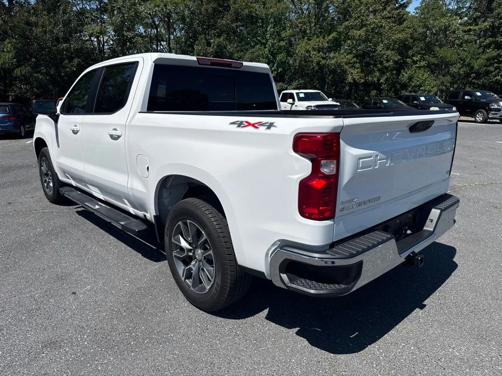 Used 2025 White Chevrolet LT image 3