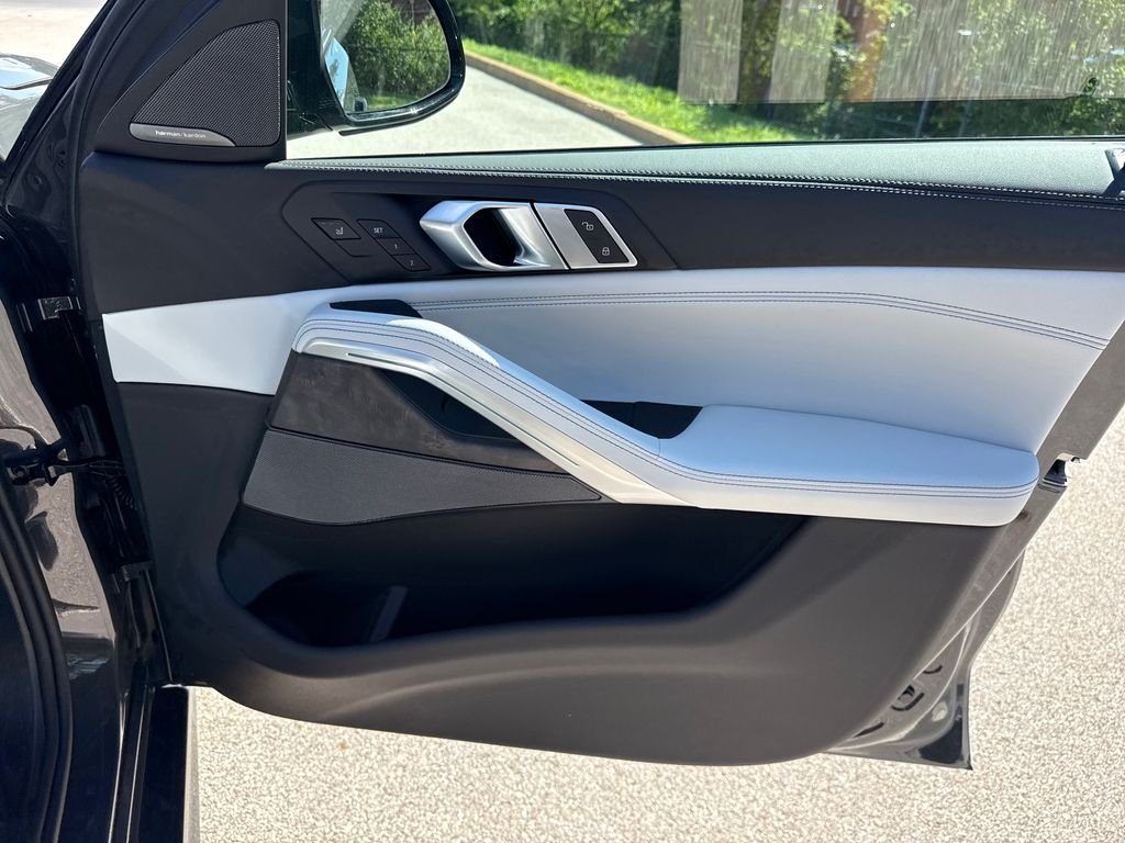 New 2027 Gray BMW xDrive40i image 31