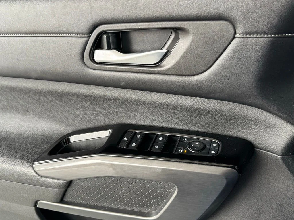 Used 2022 Gray Nissan SL image 37