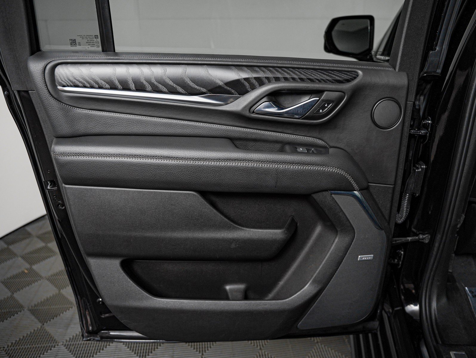 Used 2022 Onyx Black GMC 4WD 4dr Denali image 21