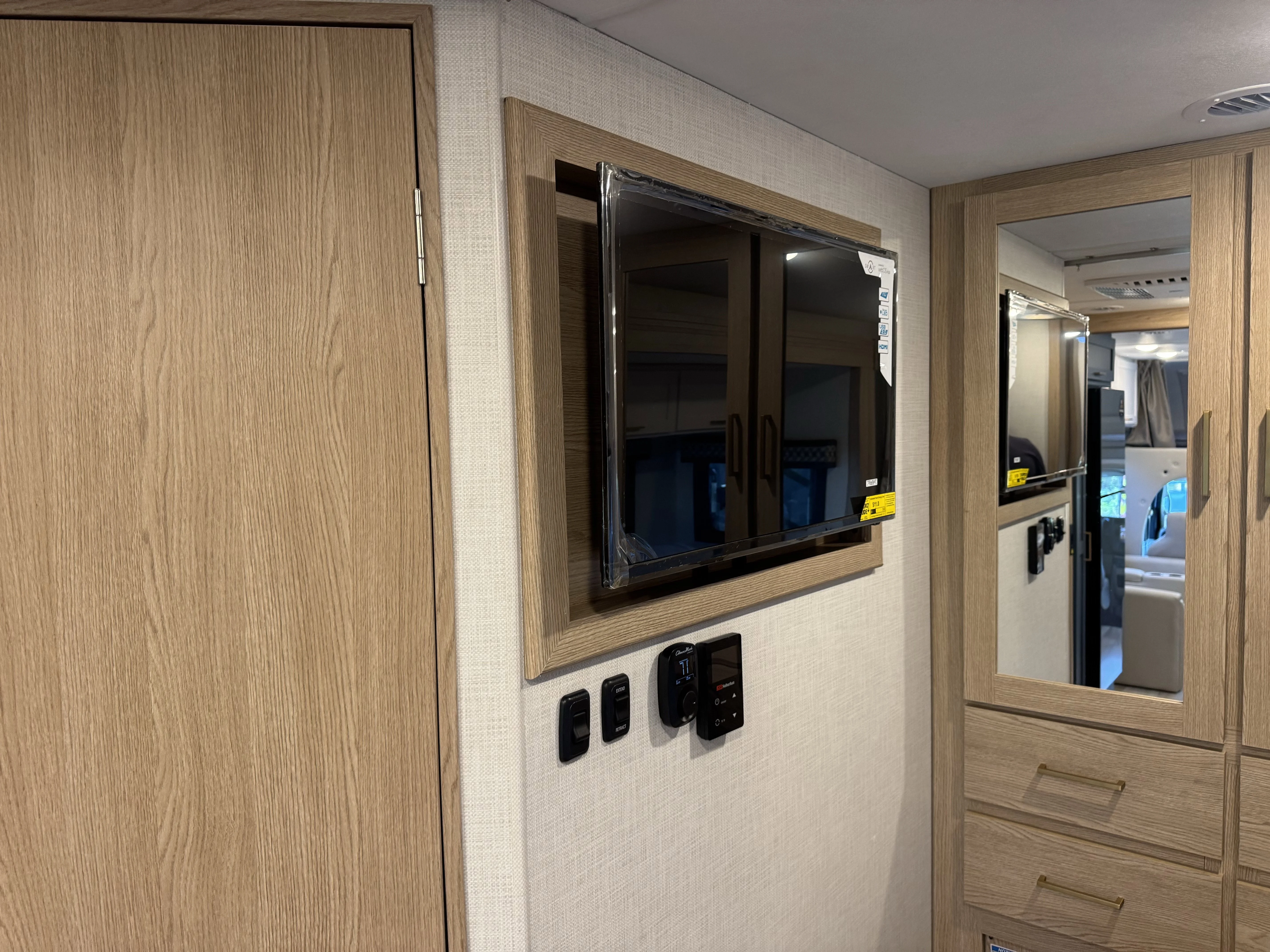 New 2026 White Thor Motor Coach  image 23