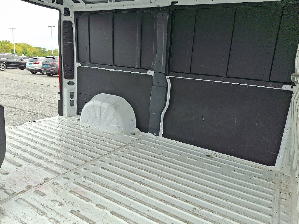 Used 2025 White Ram Base image 25