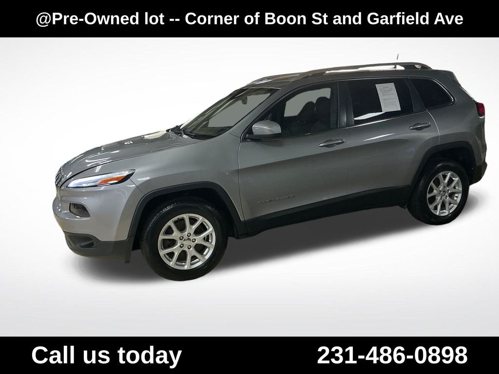 Used 2016 Silver Jeep Latitude image 1