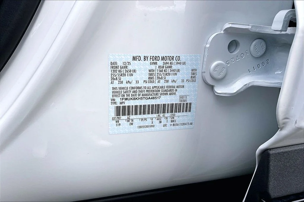 New 2026 Star White Metallic Tri-Coat Ford ST-Line image 34