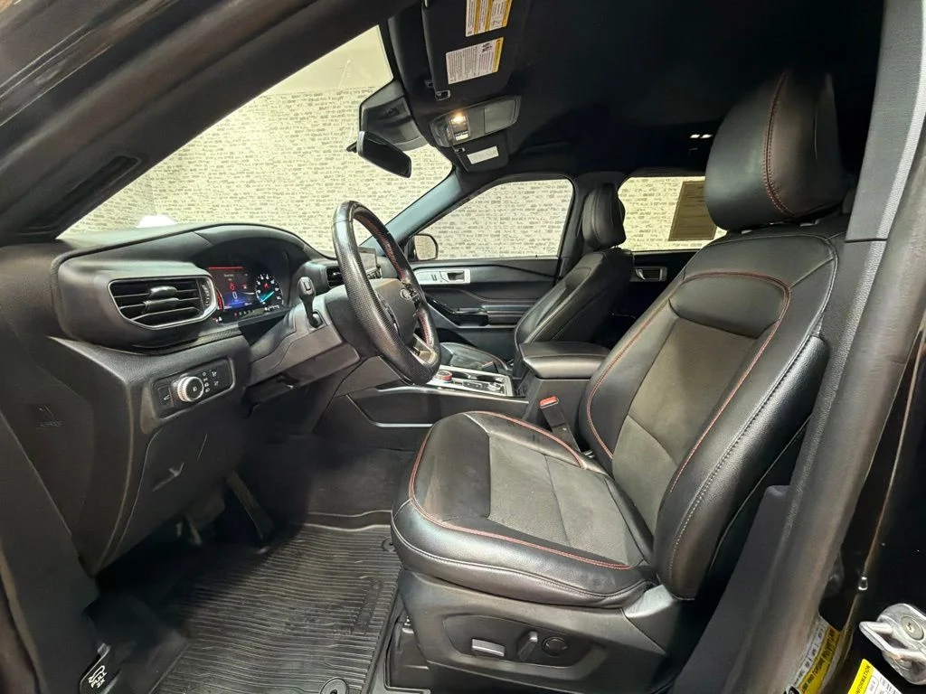 Used 2022 Agate Black Metallic Ford ST-Line image 24