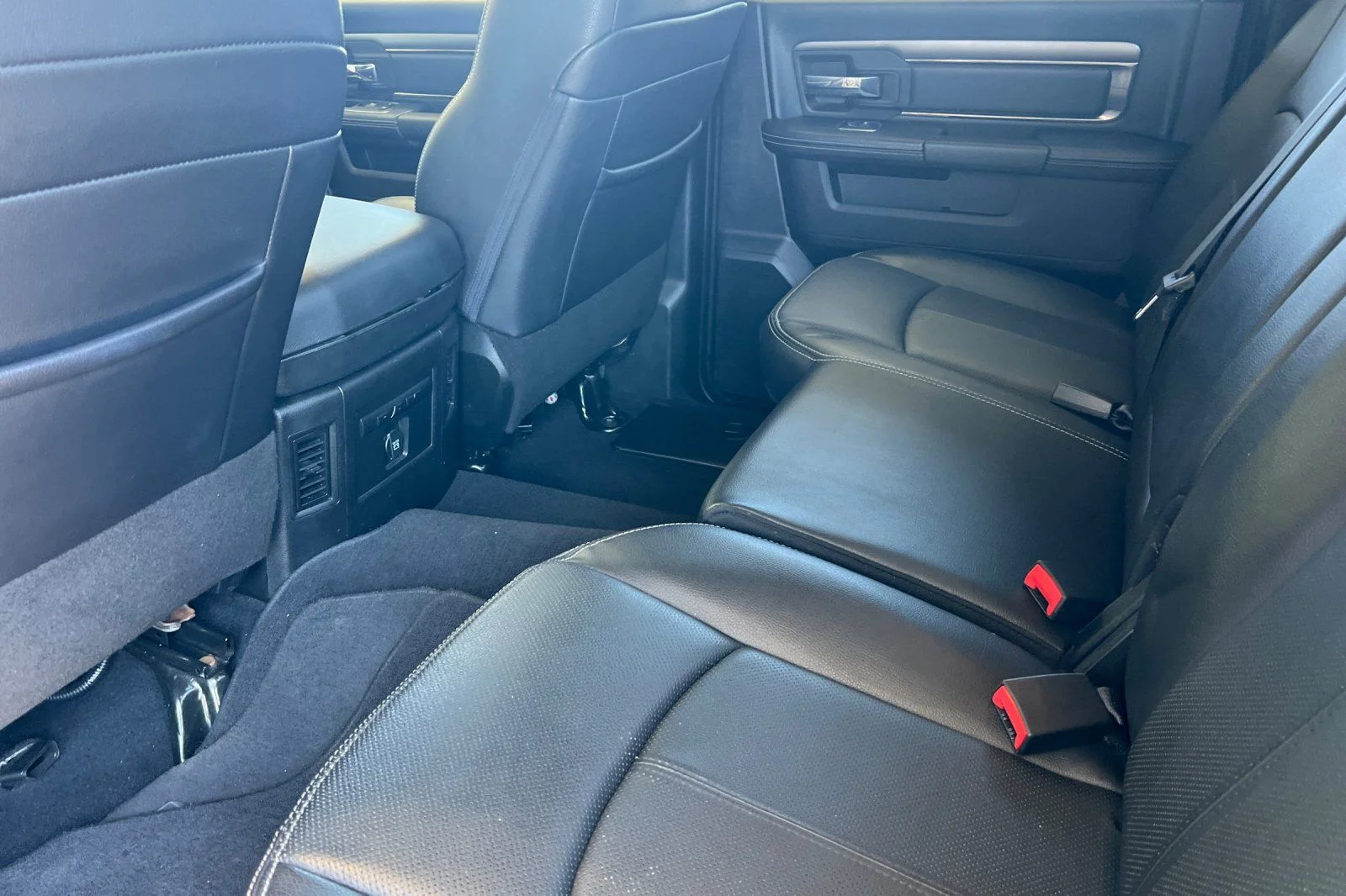 Used 2018 White Ram Sport image 9