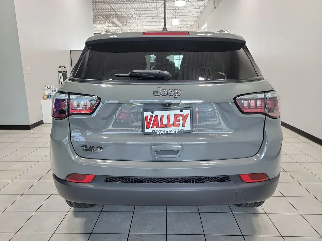 Certified Used 2023 Gray Jeep Latitude Lux image 9