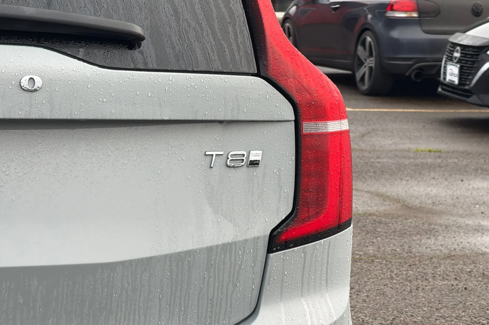 New 2026 VAPOUR GRAY Volvo Plus image 21
