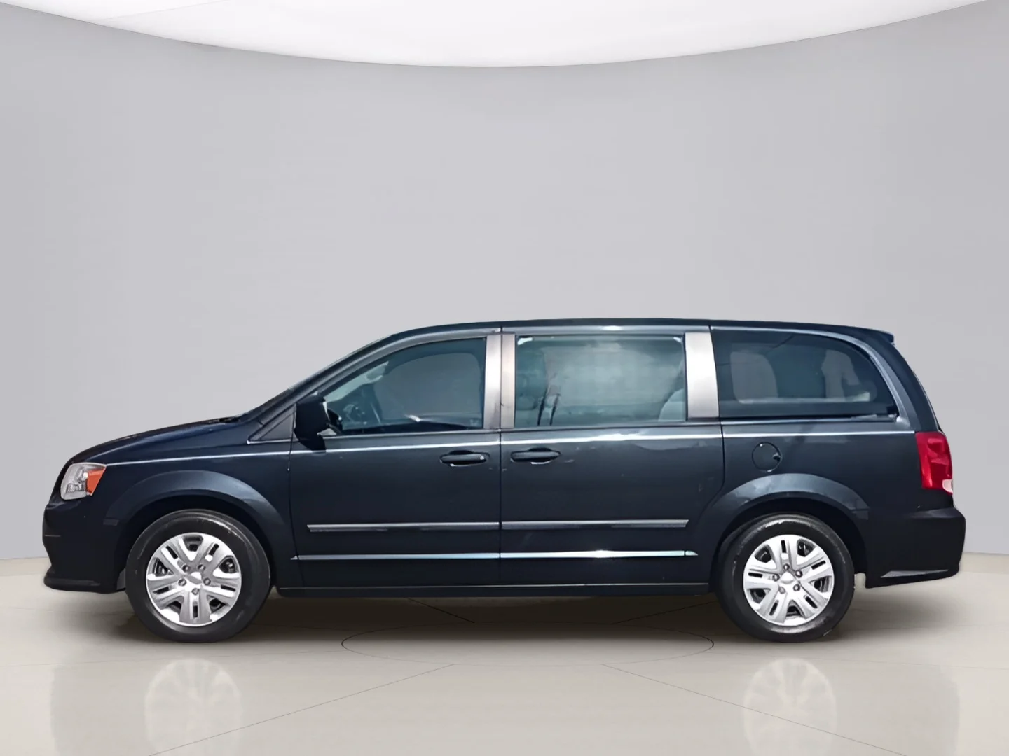 Used 2014 Gray Dodge SE image 2