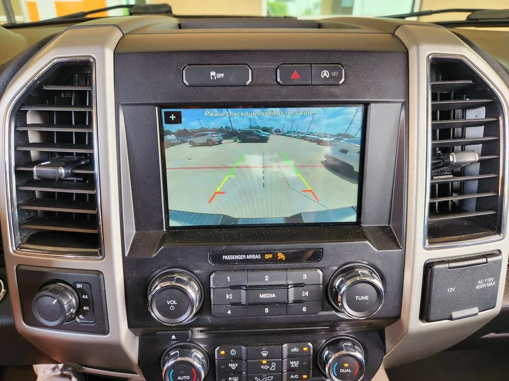 Used 2018 White Platinum Metallic Tri-Coat Ford LARIAT image 19