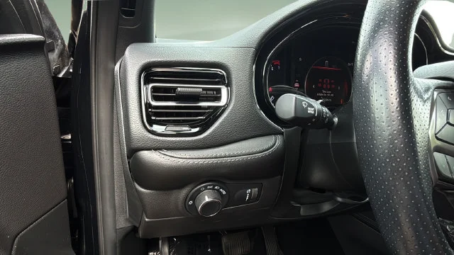 Used 2023 Black Dodge SXT image 21