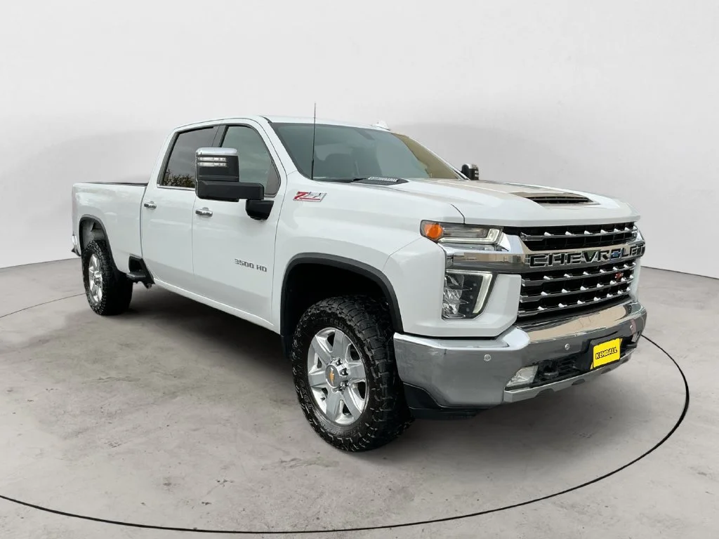 Used 2022 SUMMIT WHITE Chevrolet LTZ image 5
