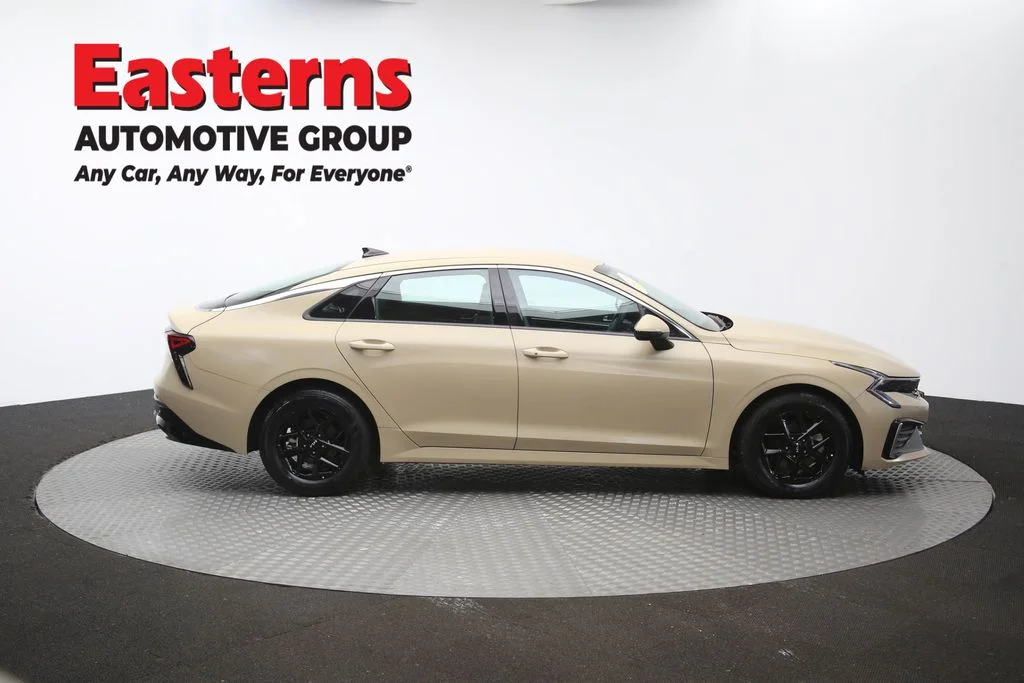 Used 2025 Red Kia LXS image 48