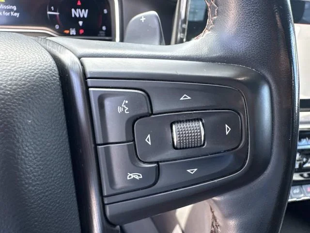 Used 2024 White GMC AT4 image 37