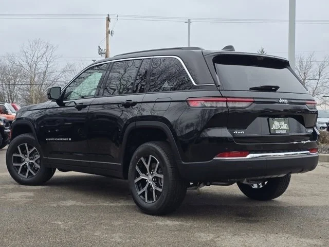 New 2025 Diamond Black Crystal Pearlcoat Jeep Limited image 29