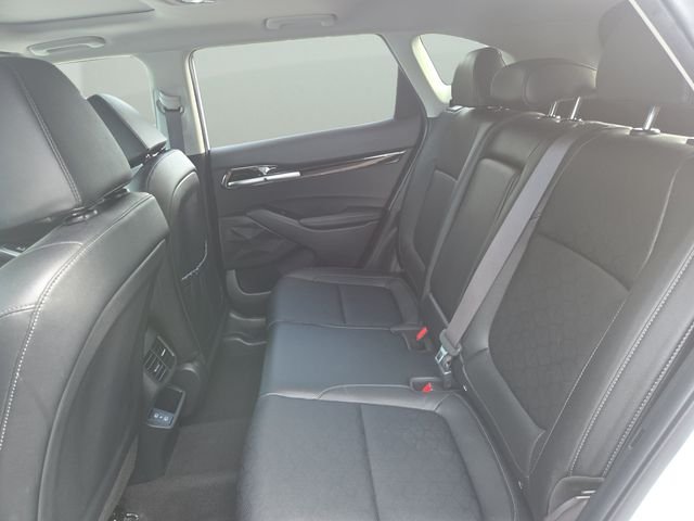Used 2024 Snow White Pearl Kia EX image 33
