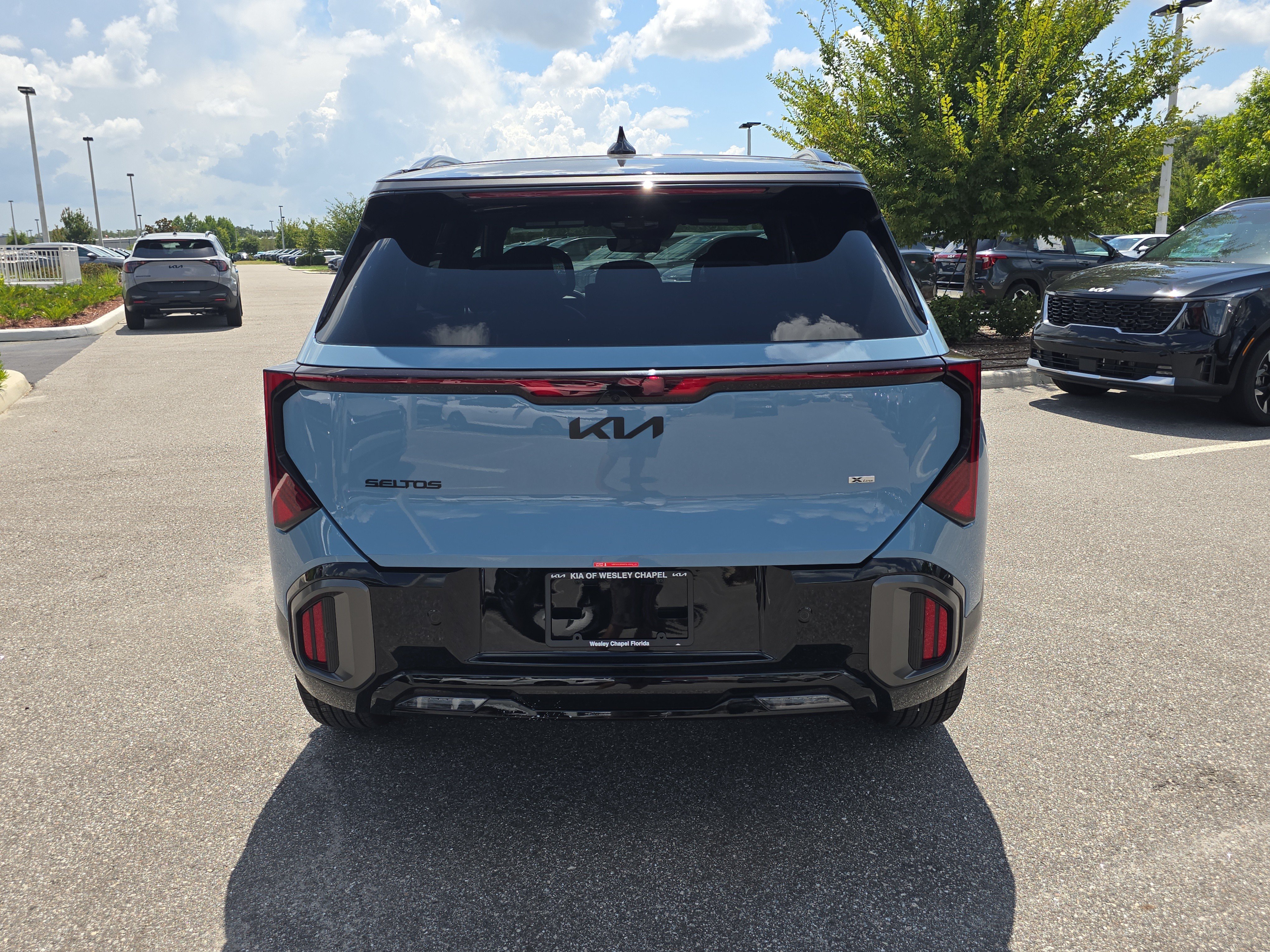 New 2027 Frost Blue / Black Roof Kia X-Line S image 7