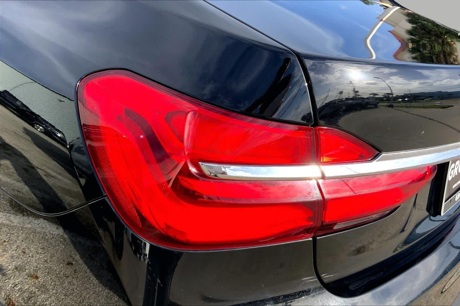 Used 2018 Jet Black BMW 740i image 27