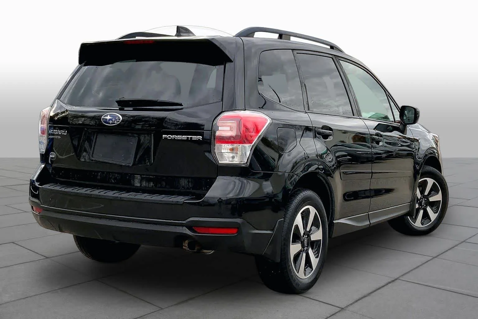 Used 2018 Crystal Black Silica Subaru Premium image 13