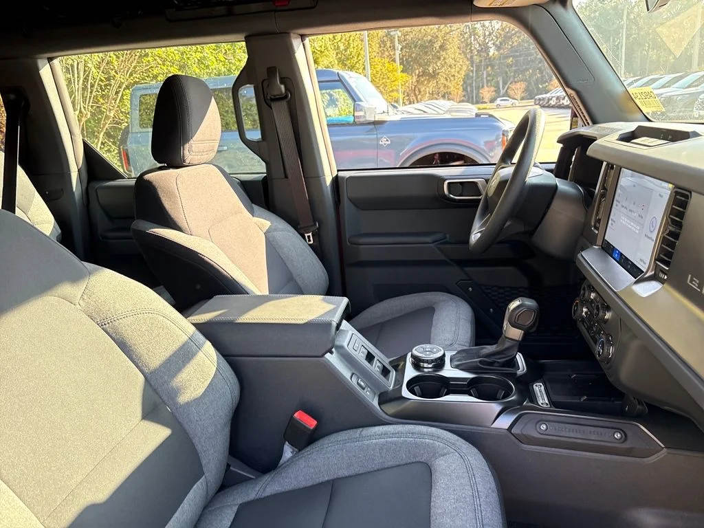 2025 Ford Bronco 4-Door Base - Photo 26