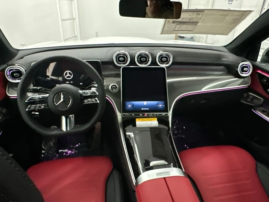 New 2027 White Mercedes-Benz GLC 300 image 22