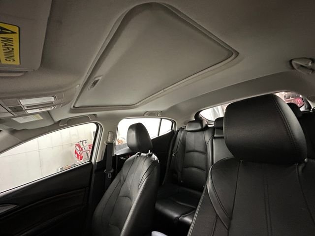 Used 2018 White Mazda Grand Touring image 25