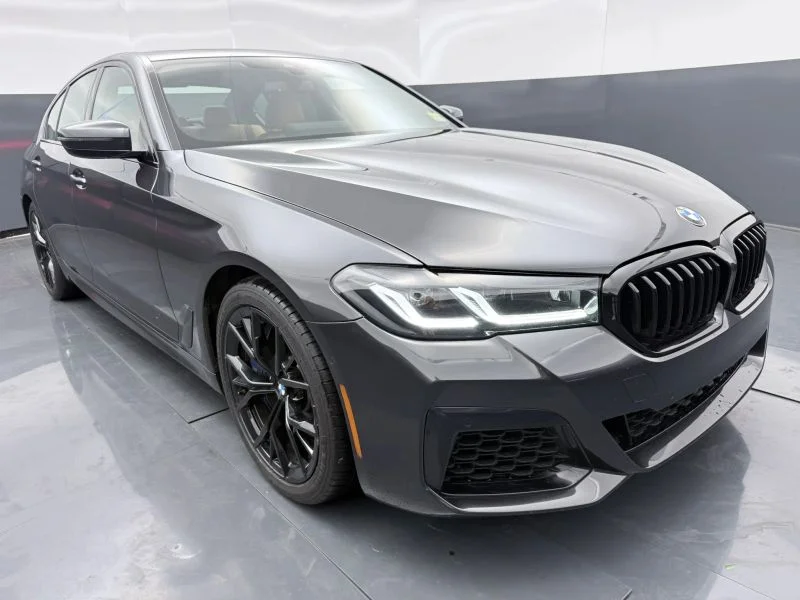 Used 2022  BMW 540i xDrive Sedan 4D image 1