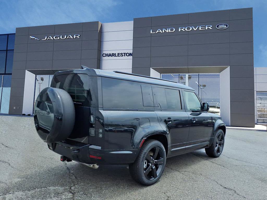 Certified Used 2026 Santorini Black Metallic Land Rover X-Dynamic SE image 5
