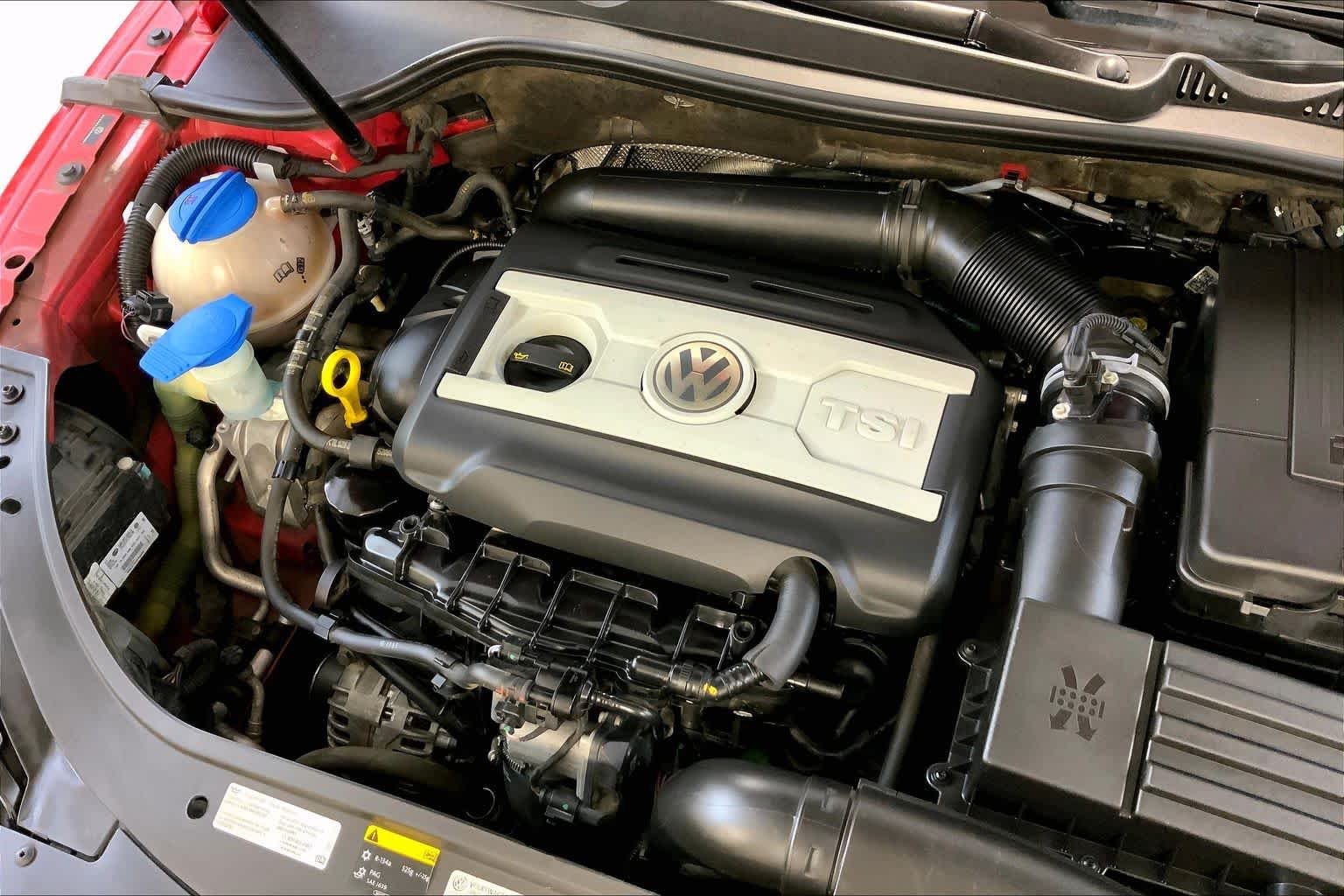 Used 2016 Flash Red Volkswagen Komfort image 32