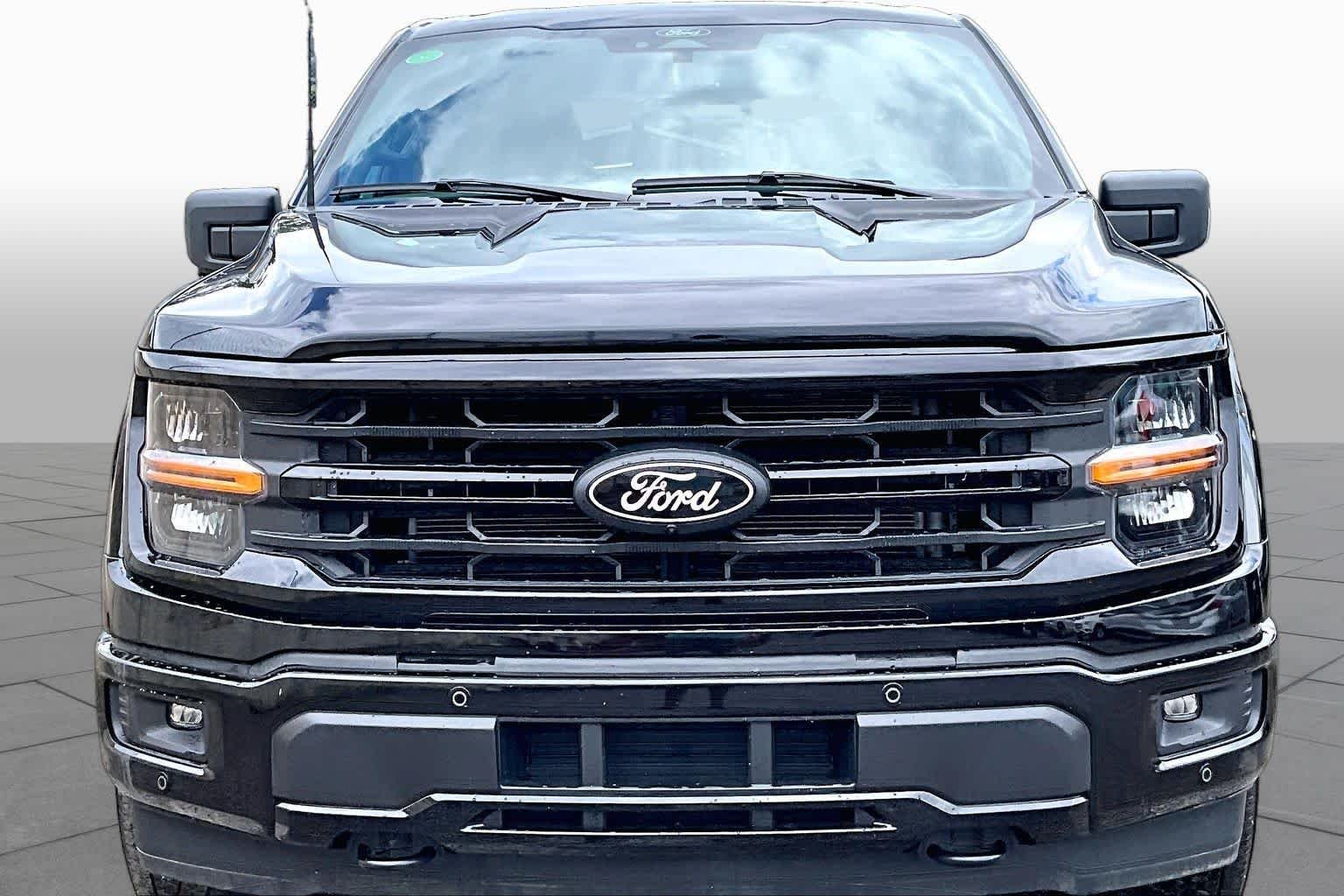 Used 2025 Agate Black Metallic Ford XLT image 4