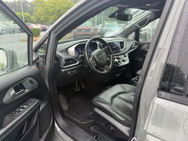 Used 2020 White Chrysler Touring L image 4