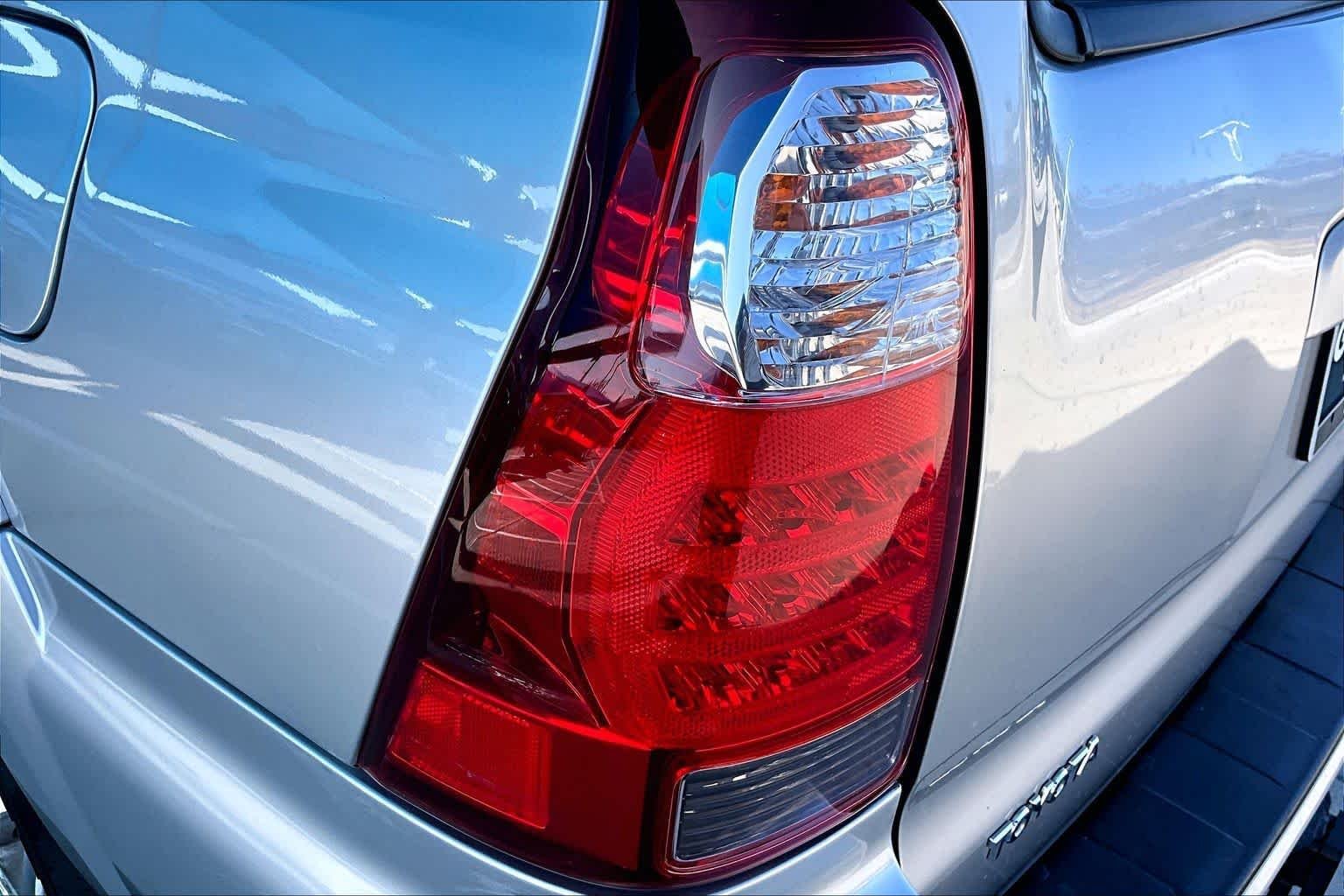 Used 2006 Titanium Metallic Toyota SR5 image 27