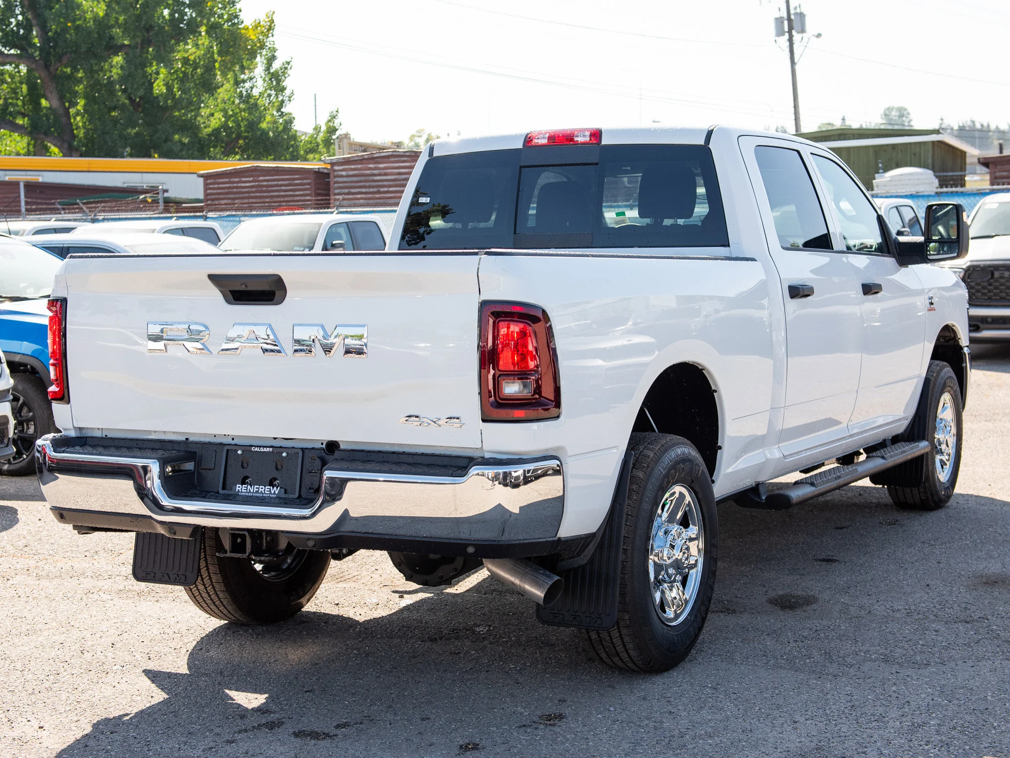 New 2026 White RAM Tradesman*, 12 Inch Screen, Apple CarPlay, 5th Wheel Prep image 7