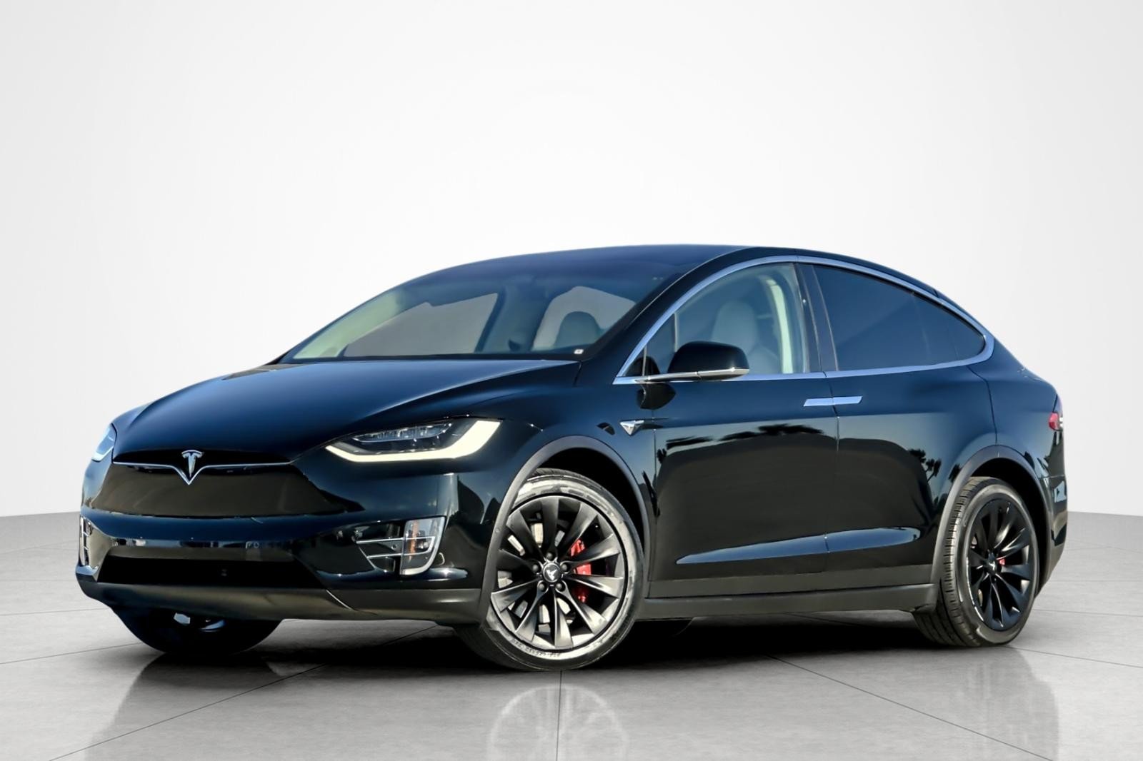 Used 2019 Solid Black Tesla Performance w/ Ludicrous image 1